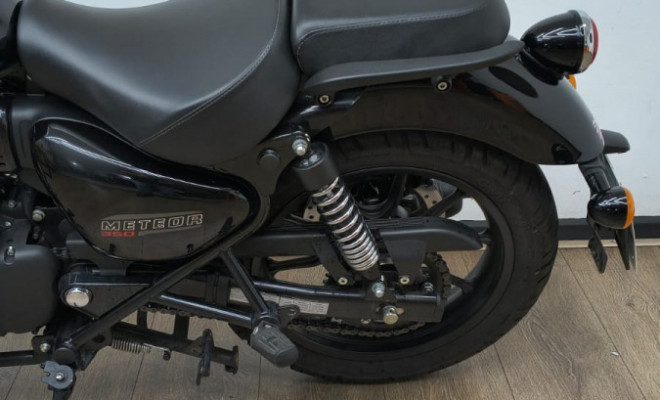 Royal Enfield Meteor 350 Fireball  2025 Gasolina-8