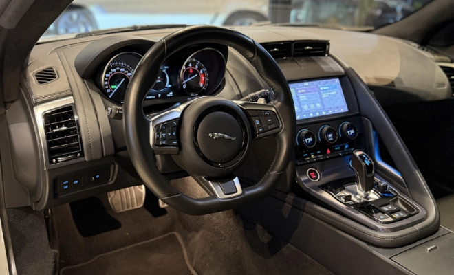 Jaguar F-Type 2.0 R-Dynamic Coupe 300cv Aut. 2019 Gasolina-8