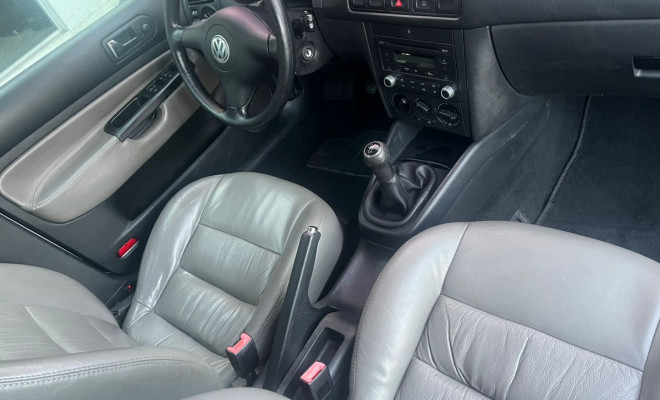 VW - VolksWagen Golf 1.6Mi/ 1.6Mi Gener./Black & Silver 2005 Gasolina-11