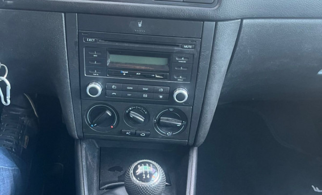 VW - VolksWagen Golf 1.6Mi/ 1.6Mi Gener./Black & Silver 2005 Gasolina-8