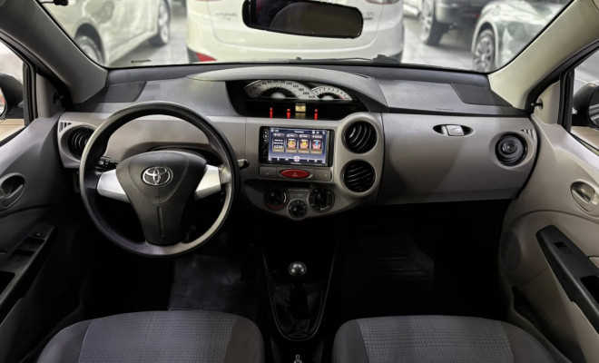 Toyota ETIOS XS 1.3 2013-4