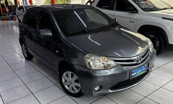 Toyota ETIOS XS 1.3 2013-1