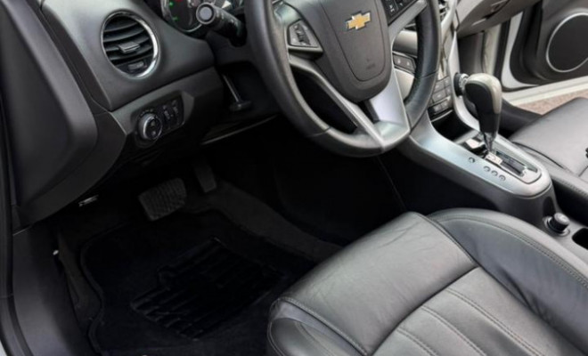 GM - Chevrolet CRUZE HB Sport LTZ 1.8 16V FlexP. 5p Aut 2014 Flex-14