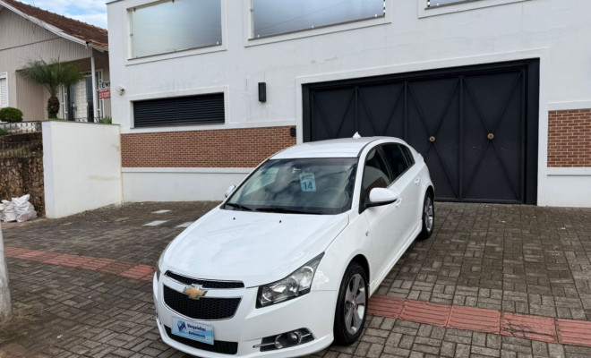 GM - Chevrolet CRUZE HB Sport LT 1.8 16V FlexP. 5p Aut 2014 Flex-1