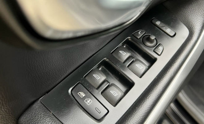Volvo V40 T-4 KINETIC 2.0 Aut. 2018 Gasolina-12