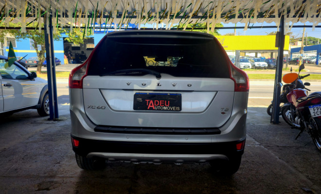 Volvo XC 60 2.0 T5  5p 2013 Gasolina-12
