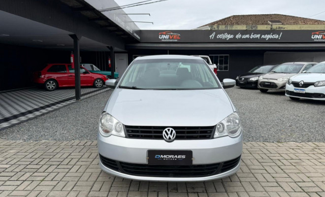 VW - VolksWagen Polo Sedan 1.6 Mi Total Flex 8V 4p 2013 Flex-0