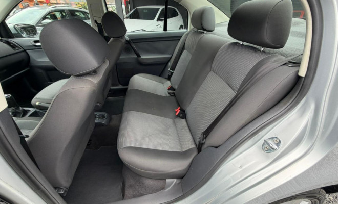 VW - VolksWagen Polo Sedan 1.6 Mi Total Flex 8V 4p 2013 Flex-10