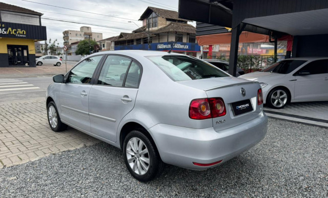 VW - VolksWagen Polo Sedan 1.6 Mi Total Flex 8V 4p 2013 Flex-4