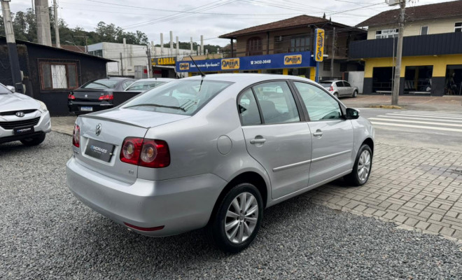 VW - VolksWagen Polo Sedan 1.6 Mi Total Flex 8V 4p 2013 Flex-2