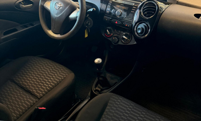 Toyota ETIOS XS 1.5 Flex 16V 5p Mec. 2014 Flex-6