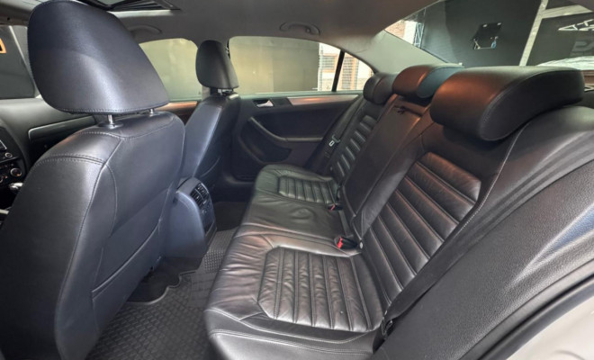 VW - VolksWagen JETTA Highline 2.0 TSI 16V 4p Tiptronic 2013 Flex-17