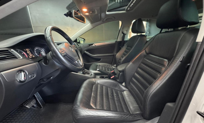VW - VolksWagen JETTA Highline 2.0 TSI 16V 4p Tiptronic 2013 Flex-2