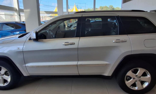 Jeep Grand Cherokee Laredo 3.6 4x4 V6 Aut. 2011 Flex-6