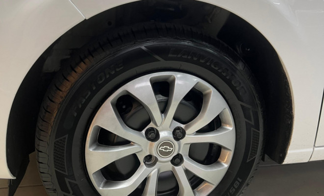 GM - Chevrolet ONIX HATCH LT 1.0 8V FlexPower 5p Mec. 2017-13
