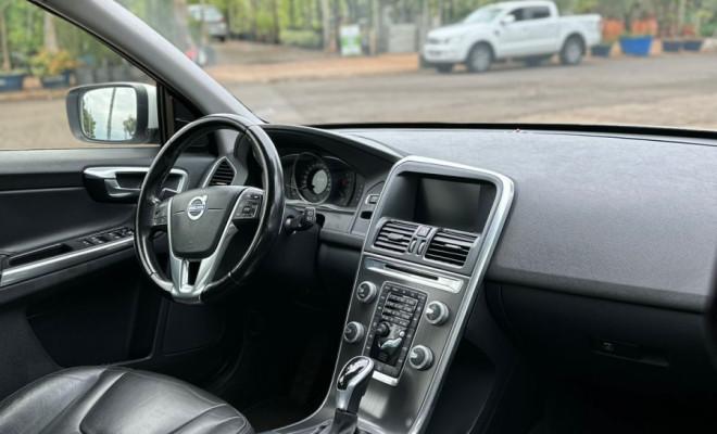 Volvo XC 60 2.0 T5  5p 2015 Gasolina-7