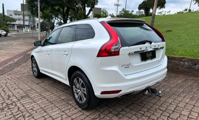 Volvo XC 60 2.0 T5  5p 2015 Gasolina-3