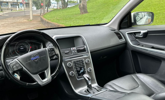 Volvo XC 60 2.0 T5  5p 2015 Gasolina-9
