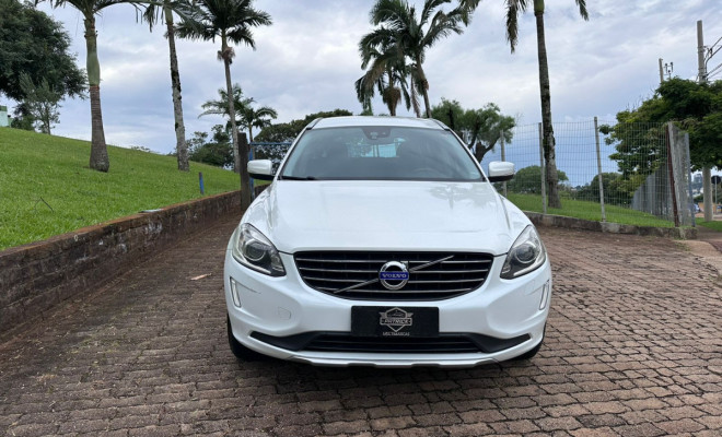 Volvo XC 60 2.0 T5  5p 2015 Gasolina