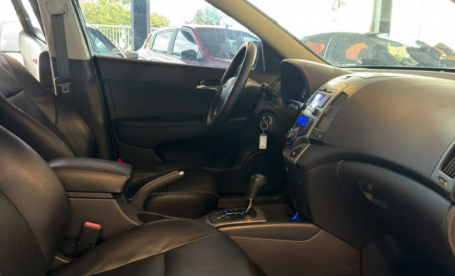 Hyundai i30 2.0 16V 145cv 5p Aut. 2011 Gasolina-13