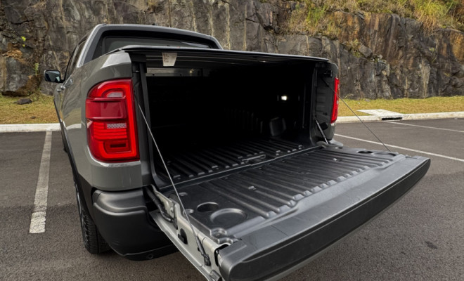 RAM RAMPAGE REBEL 2.0 TB CD 4X4 Diesel Aut. 2024 Diesel-4