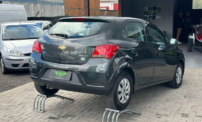 GM - Chevrolet ONIX HATCH LT 1.0 8V FlexPower 5p Mec. 2017 Flex-3