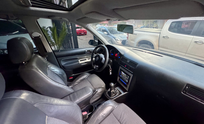 VW - VolksWagen Golf Sportline 1.6 Mi Total Flex 8V 4p 2011 Flex-8