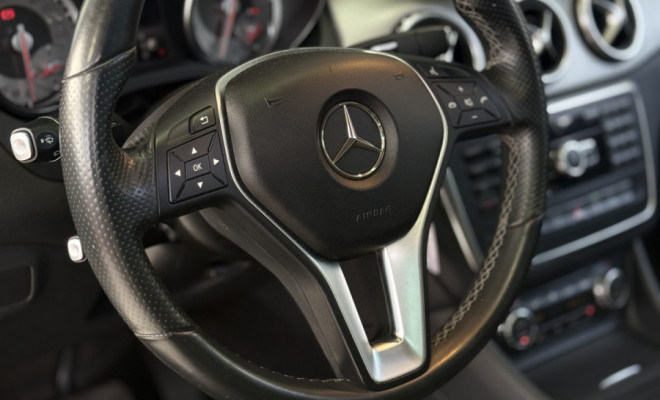 Mercedes-Benz GLA 250 Vision 2.0 TB 16V 211cv Aut. 2015 Gasolina-14