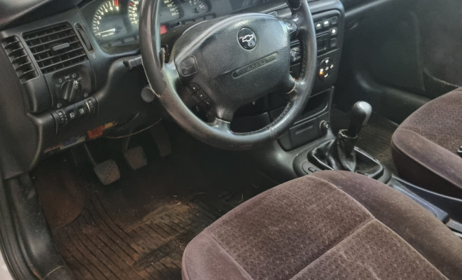 GM - Chevrolet Vectra CD 2.2 16V / 2.0 16V Mec./Aut. 1999 Gasolina-4