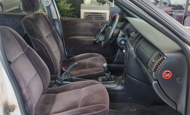 GM - Chevrolet Vectra CD 2.2 16V / 2.0 16V Mec./Aut. 1999 Gasolina-6