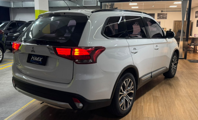 Mitsubishi OUTLANDER 2.0 16V 160cv Aut. 2016 Gasolina-6