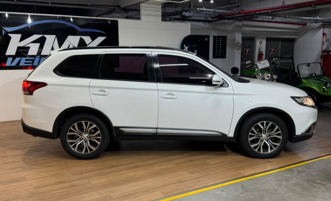 Mitsubishi OUTLANDER 2.0 16V 160cv Aut. 2016 Gasolina-2