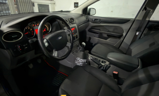 Ford Focus 1.6 S/SE/SE Plus Flex 8V/16V  5p 2013 Flex-4