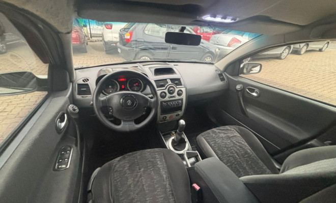 Renault Megane Grand Tour Dynamique 2.0 16V Mec. 2009 Gasolina-2