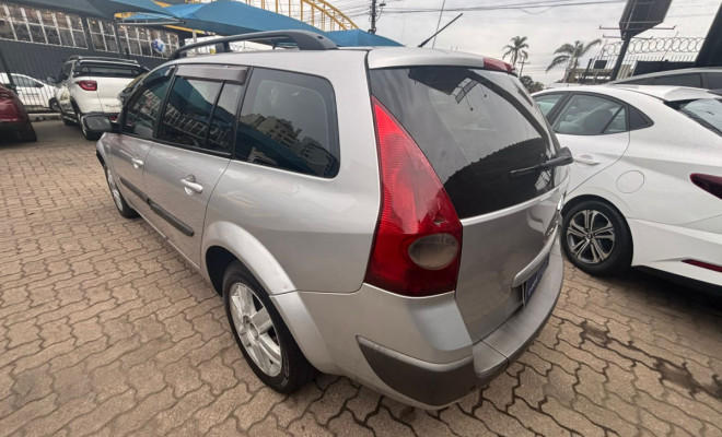 Renault Megane Grand Tour Dynamique 2.0 16V Mec. 2009 Gasolina-4