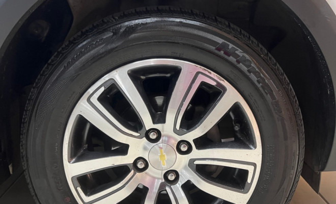GM - Chevrolet ONIX HATCH ACTIV 1.4 8V Flex 5p Mec. 2017-13
