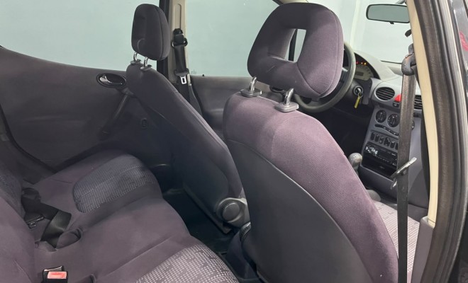 Mercedes-Benz Classe A 190 AvantGarde 1.9 8V 125cv Mec 2003 Gasolina-9