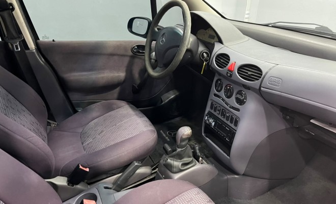 Mercedes-Benz Classe A 190 AvantGarde 1.9 8V 125cv Mec 2003 Gasolina-8