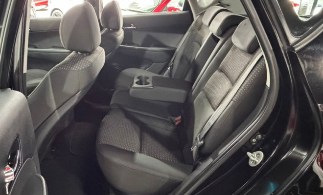 Hyundai i30 2.0 16V 145cv 5p Mec. 2012 Gasolina-9