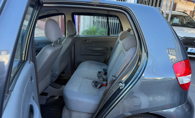 VW - VolksWagen Fox Plus 1.6Mi/ 1.6Mi Total Flex 8V 4p 2005 Flex-6