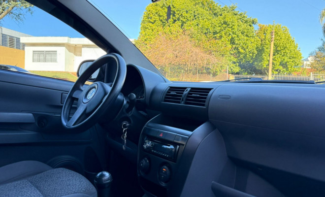 VW - VolksWagen Fox Plus 1.6Mi/ 1.6Mi Total Flex 8V 4p 2005 Flex-5