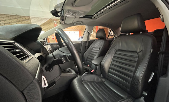 VW - VolksWagen JETTA Highline 2.0 TSI 16V 4p Tiptronic 2014 Flex-9
