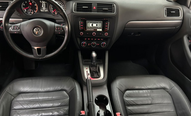 VW - VolksWagen JETTA Highline 2.0 TSI 16V 4p Tiptronic 2014 Flex-6