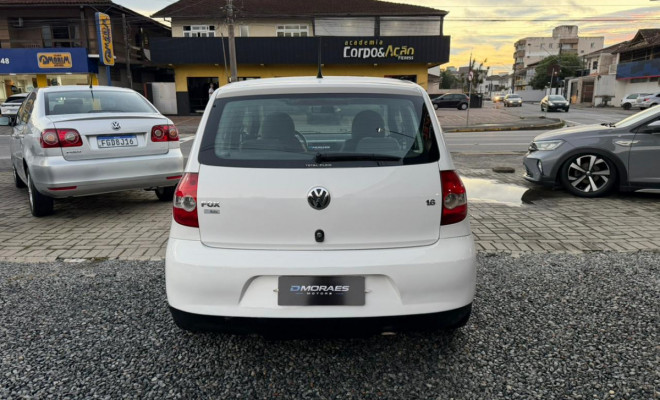 VW - VolksWagen Fox Plus 1.6Mi/ 1.6Mi Total Flex 8V 4p 2009 Flex-4