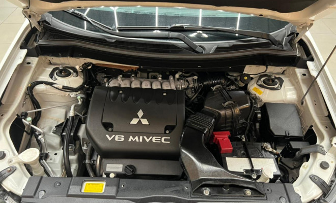 Mitsubishi OUTLANDER 3.0/ GT 3.0 V6 Aut. 2015-11
