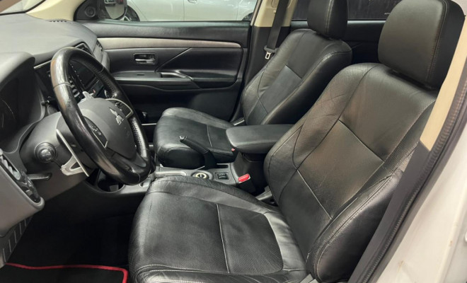 Mitsubishi OUTLANDER 3.0/ GT 3.0 V6 Aut. 2015-8