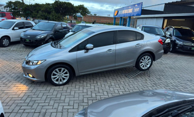 Honda Civic Sedan LXR 2.0 Flexone 16V Aut. 4p 2014 Flex-21