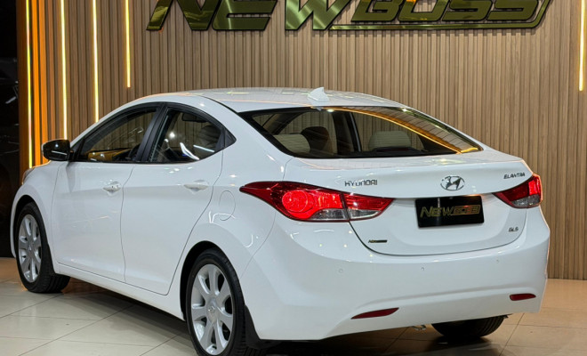 Hyundai Elantra GLS 1.8 16V Aut. 2013 Gasolina-4