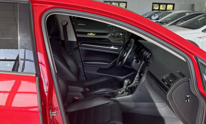 VW - VolksWagen Golf Highline 1.4 TSI 140cv Aut. 2014 Flex-6