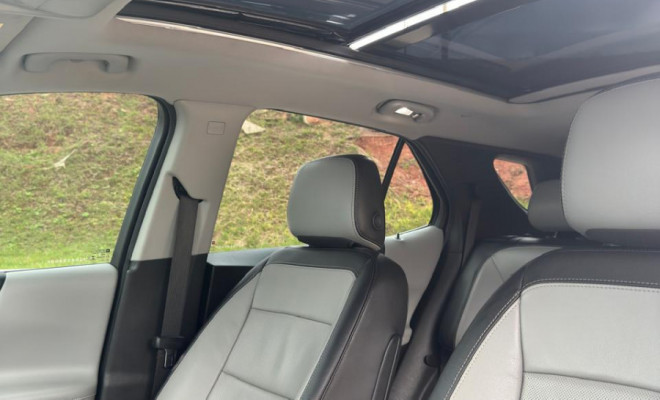 Completíssima, teto solar panorâmico, bancos em couro, multimídia com câmera de ré, chave de presença, park assist, top de linha.-12